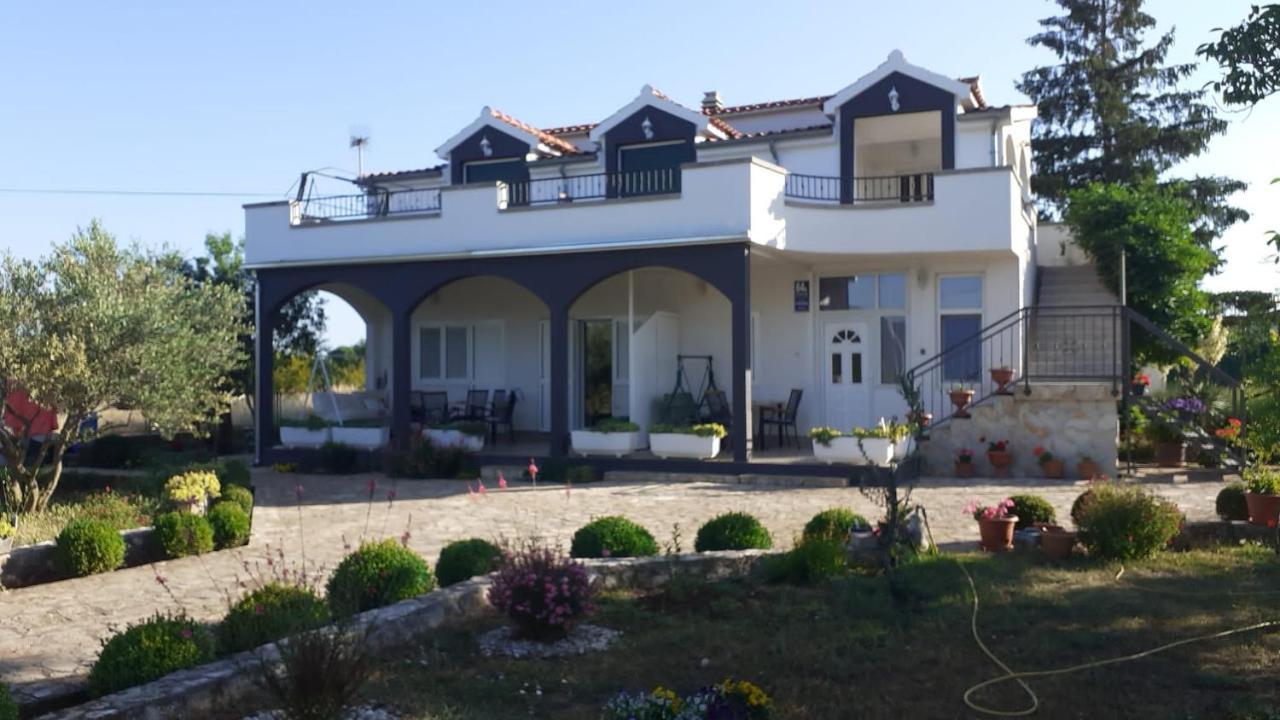 Apartment Viki Lozovac Ngoại thất bức ảnh