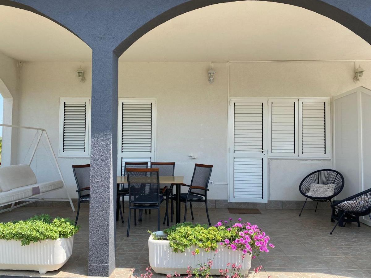 Apartment Viki Lozovac Ngoại thất bức ảnh